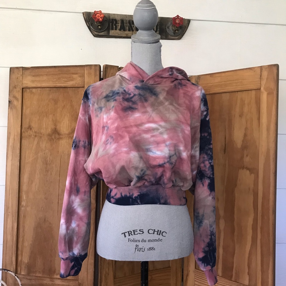 Lea & Viola Tie-Dye Cropped Hoodie